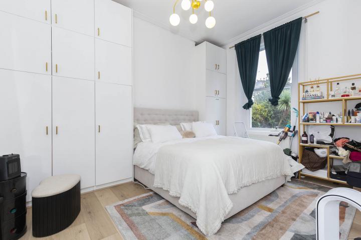 			1 Bedroom, 1 bath, 1 reception Flat			 Priory Road, WEST/SOUTH HAMPSTEAD